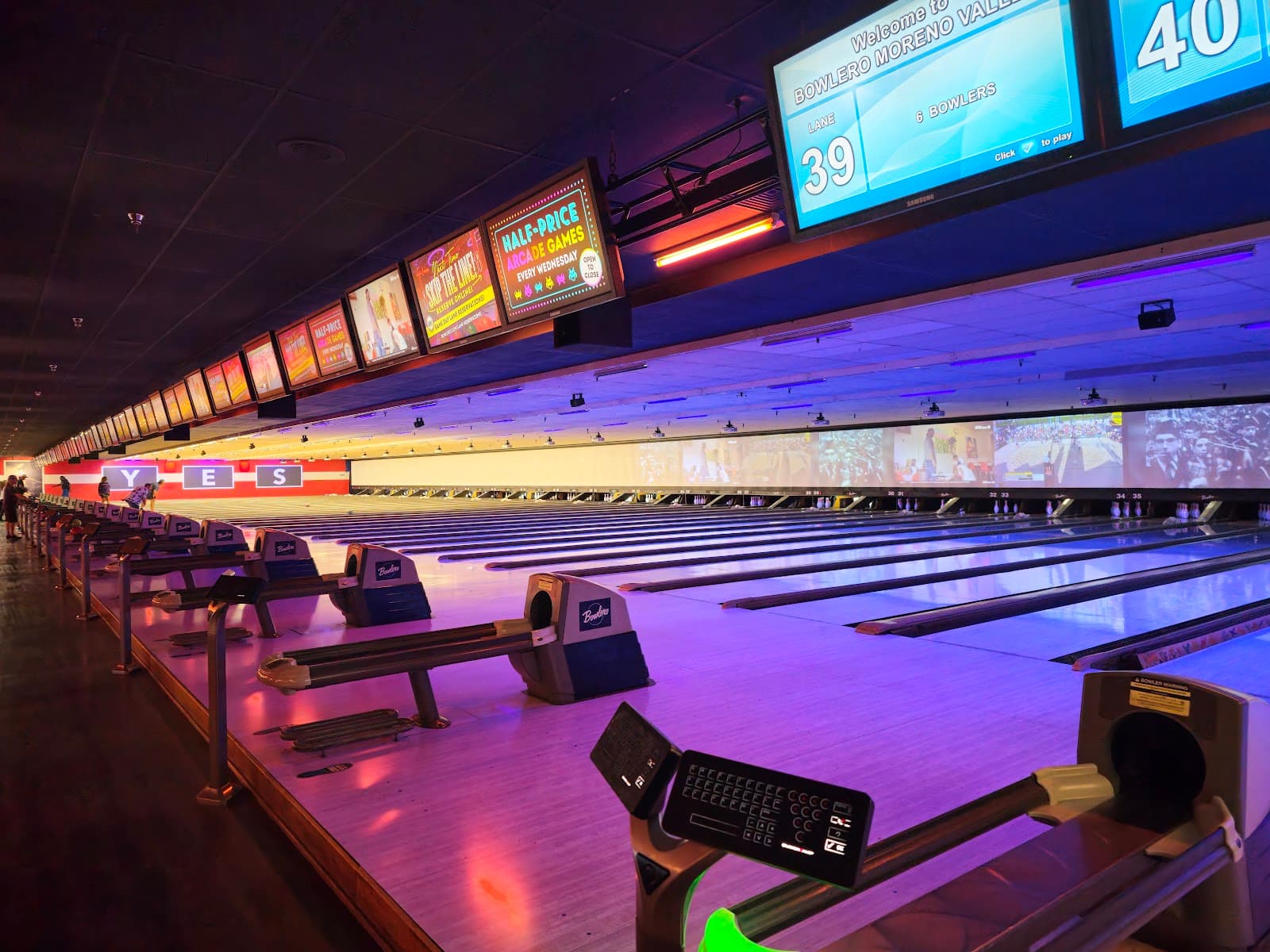 Bowlero Moreno Valley