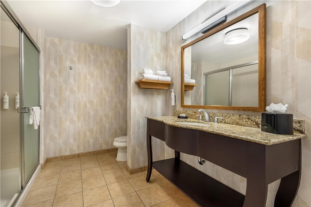 Hampton Inn & Suites photo 2