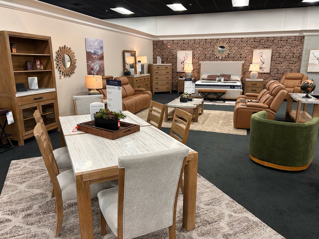 Mor Furniture photo 1